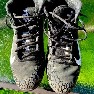 Nike Boys Cleats Size 7.5 Only worn a few times!